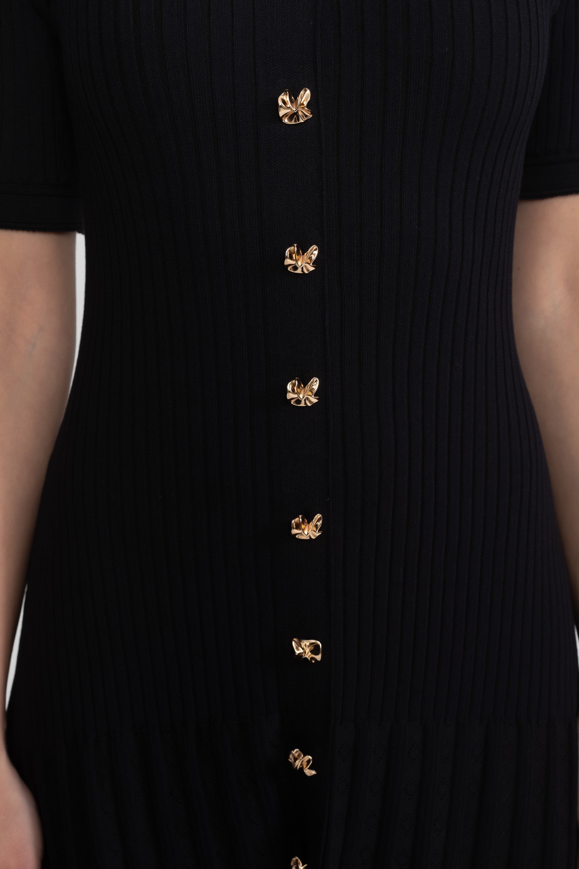 Ribbed Knit Midi Dress With Peter Pan Collar And Pleated Skirt - Black