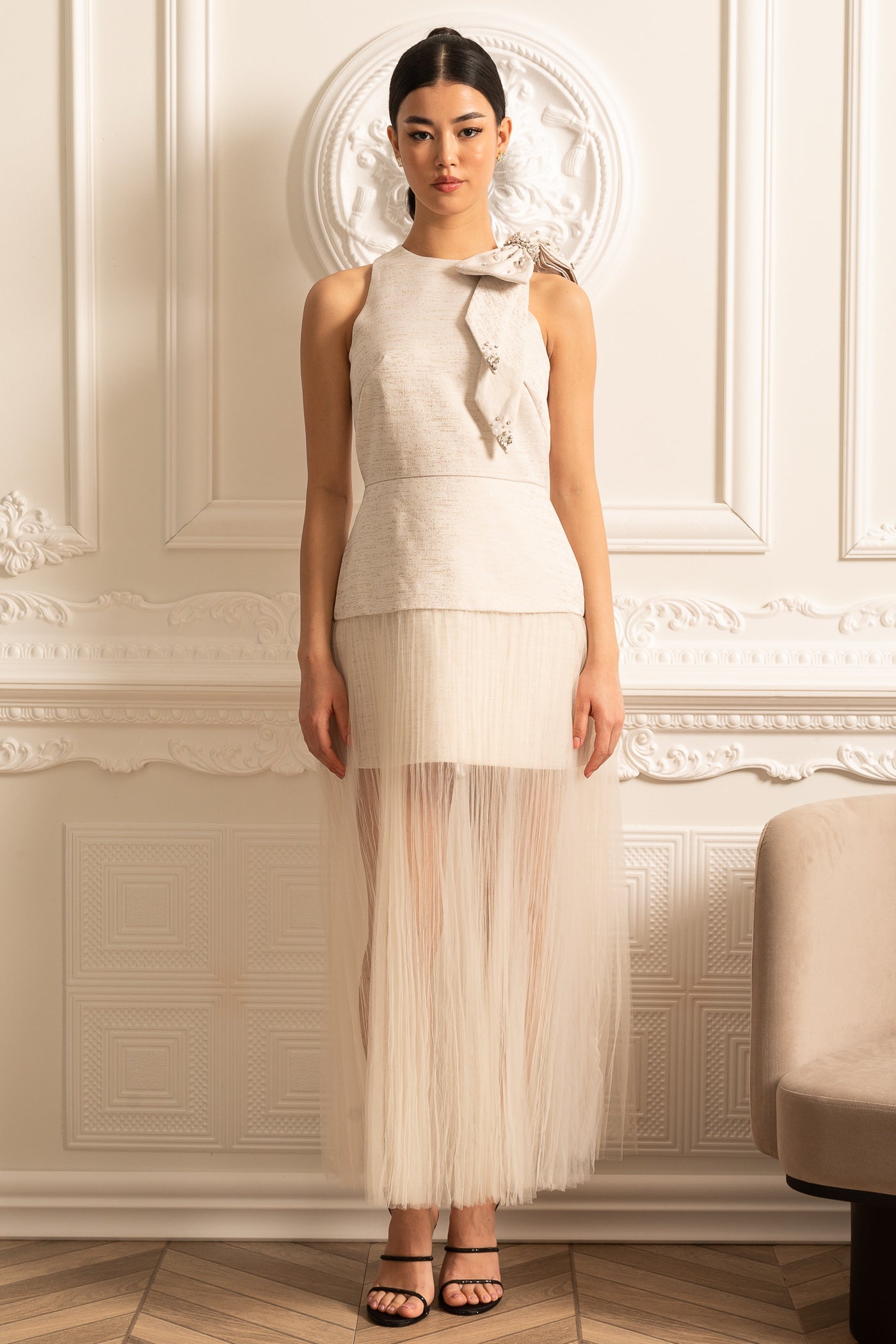 Elegant Dress With Pleated Tulle Skirt, Shoulder Bow And Sparkling Embellishments - Ivoire
