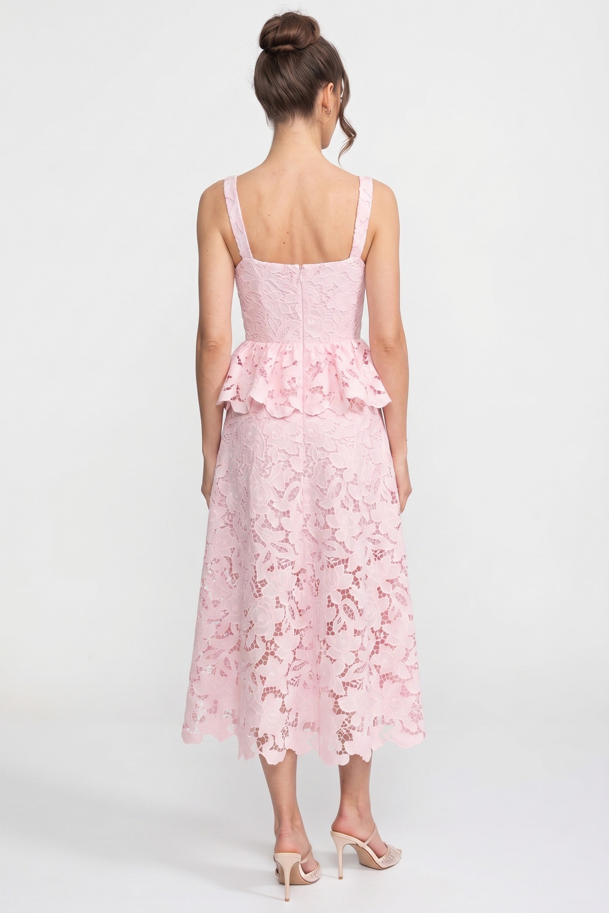 Sleeveless Lace Peplum Dress With Midi Skirt And Golden Buttons - Pink