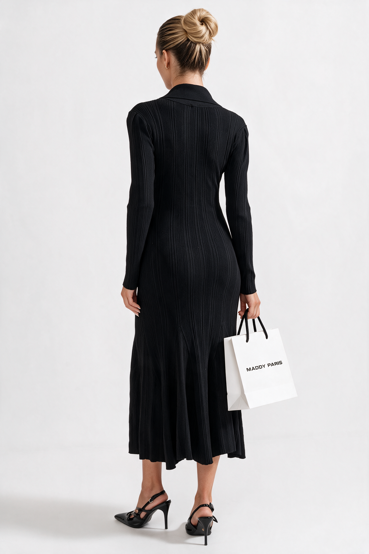 Elegant Ribbed Dress With Long Sleeves - Black