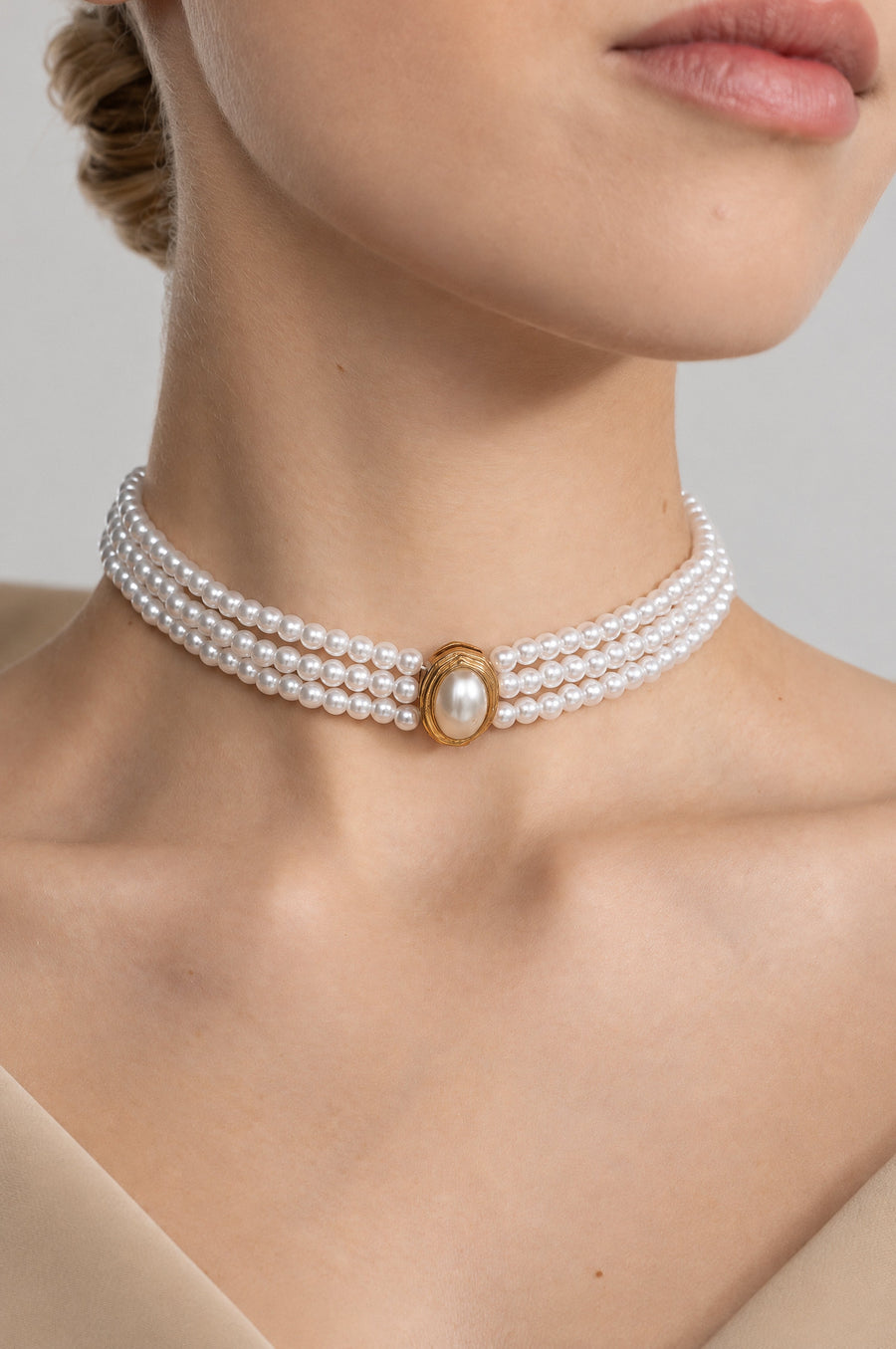 Thérèse White Triple Strand Pearl Choker with Cameo Clasp
