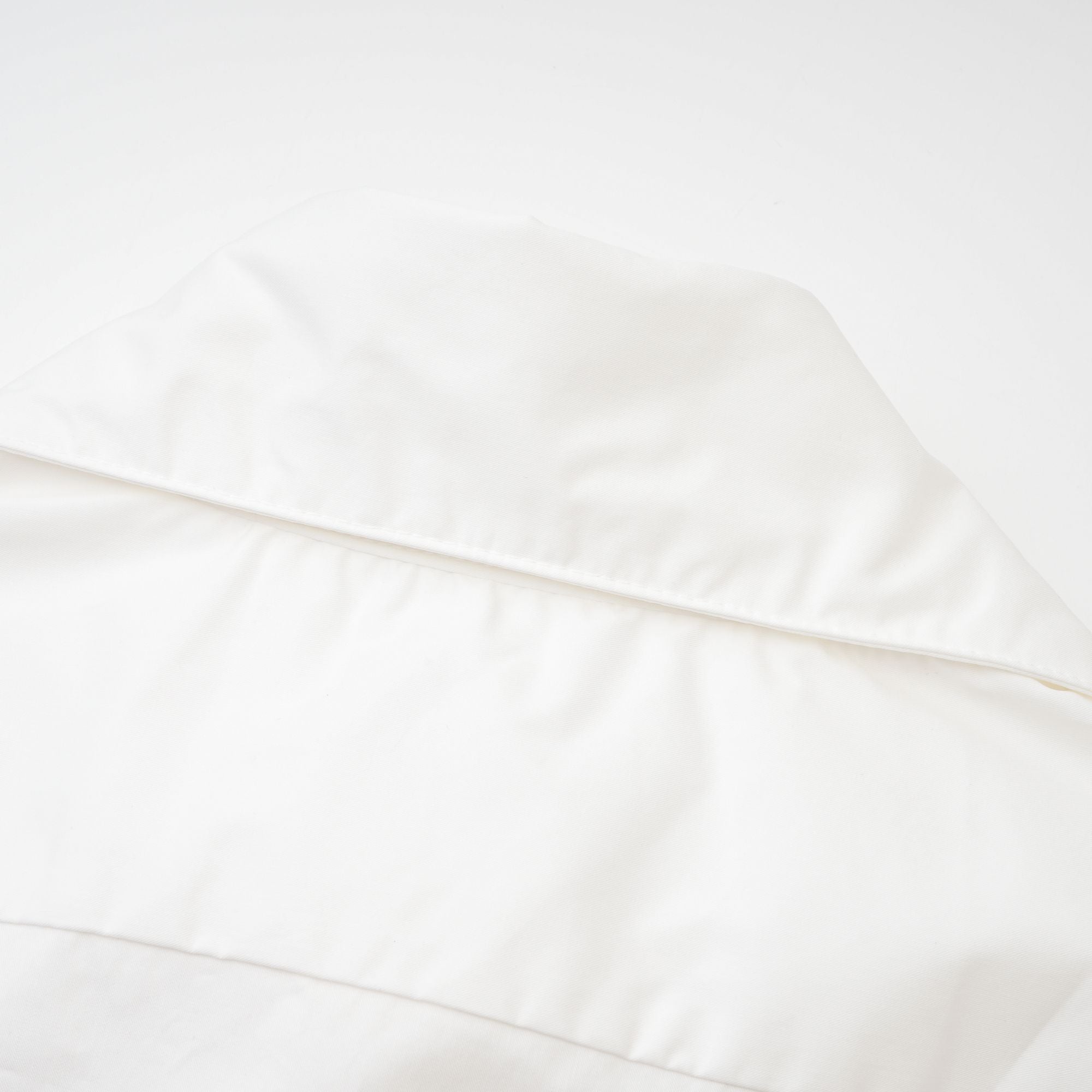 Solène white pointed-collar shirt