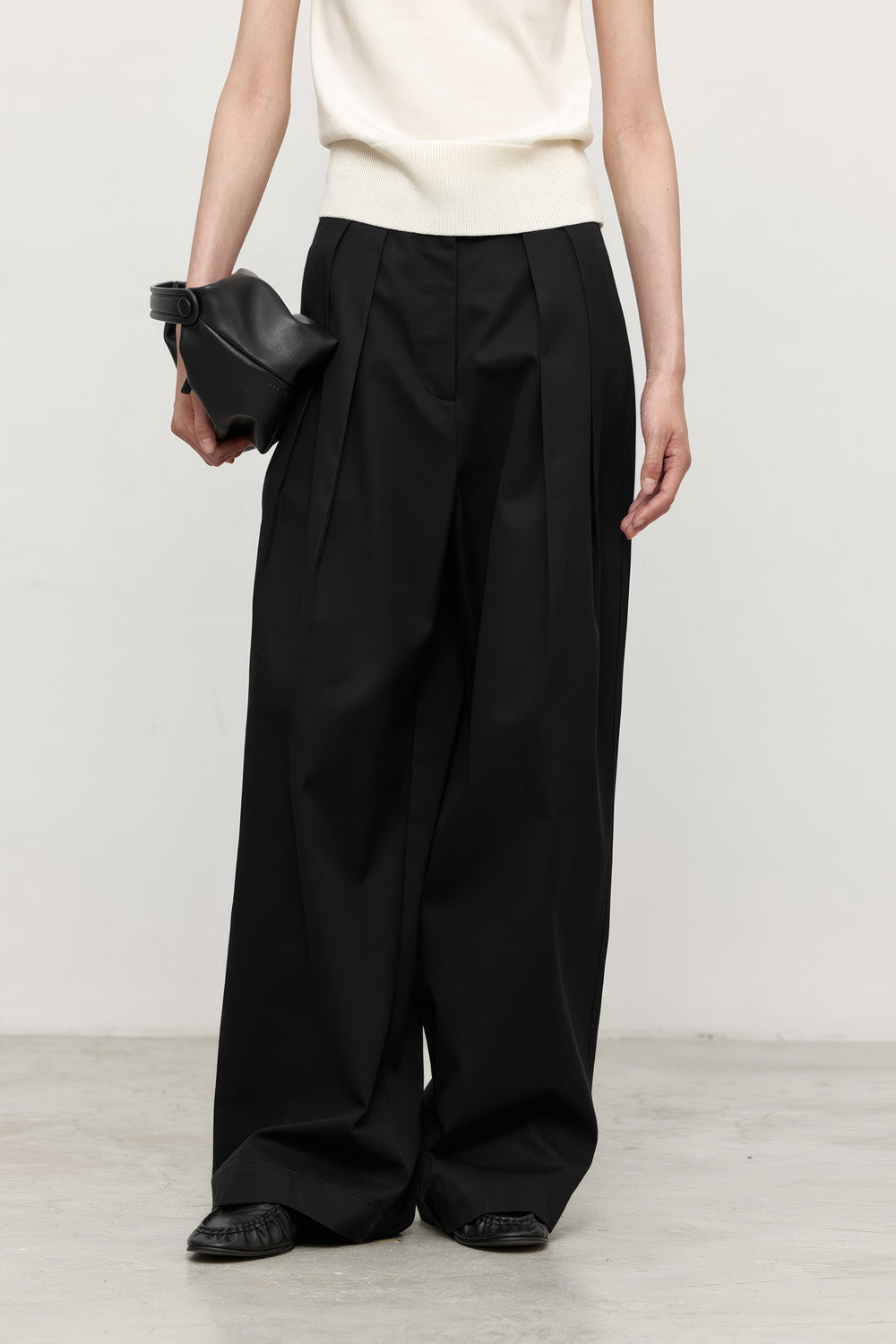 Oversized Pleated Trousers - Black