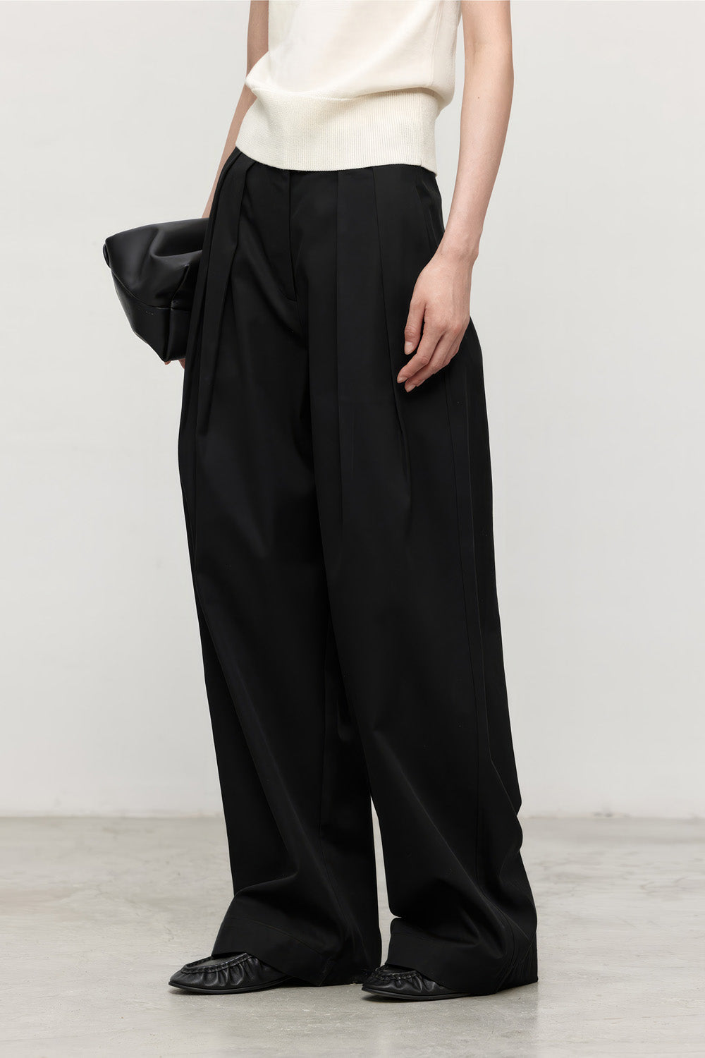 Oversized Pleated Trousers - Black